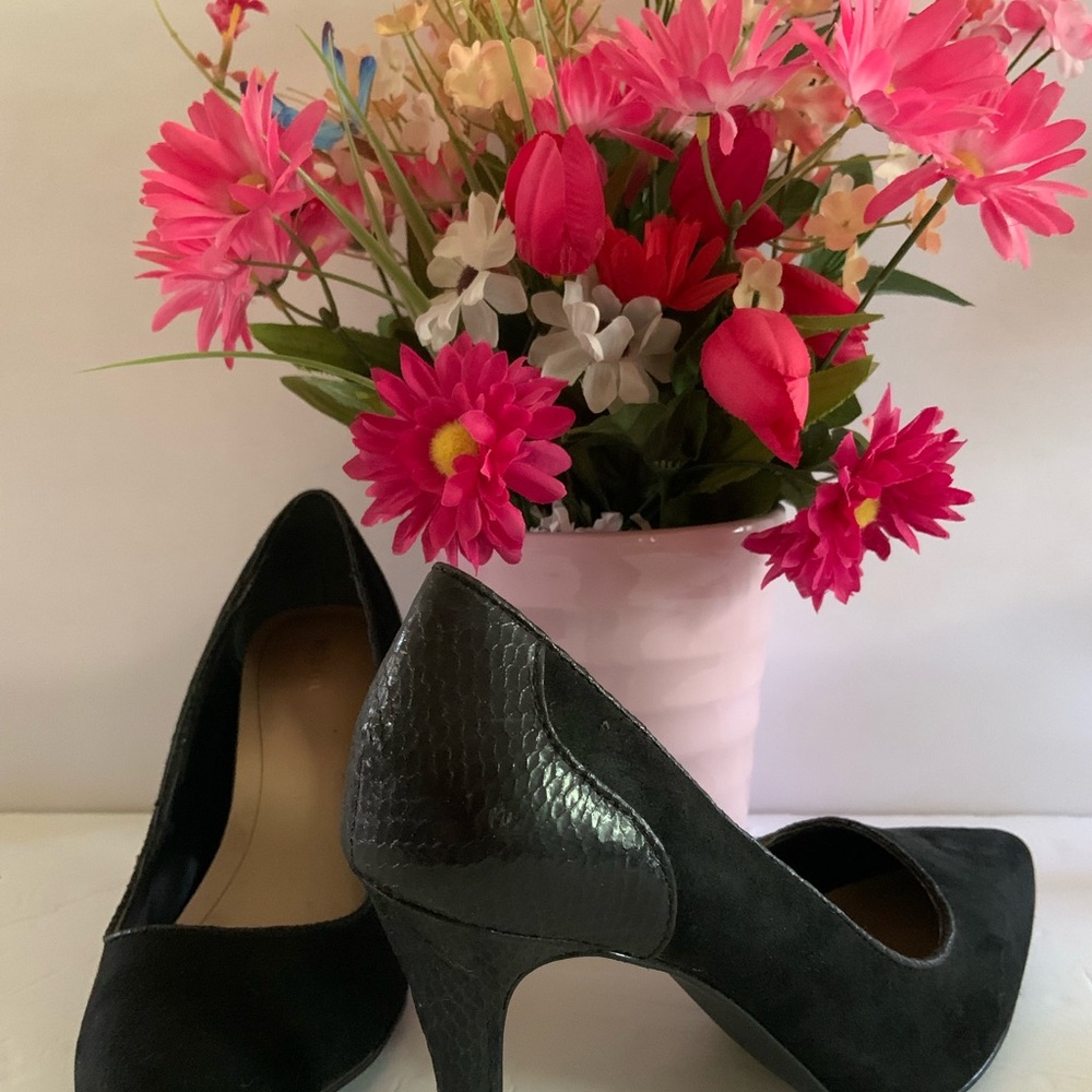 Black High Heels with Textured Heel
